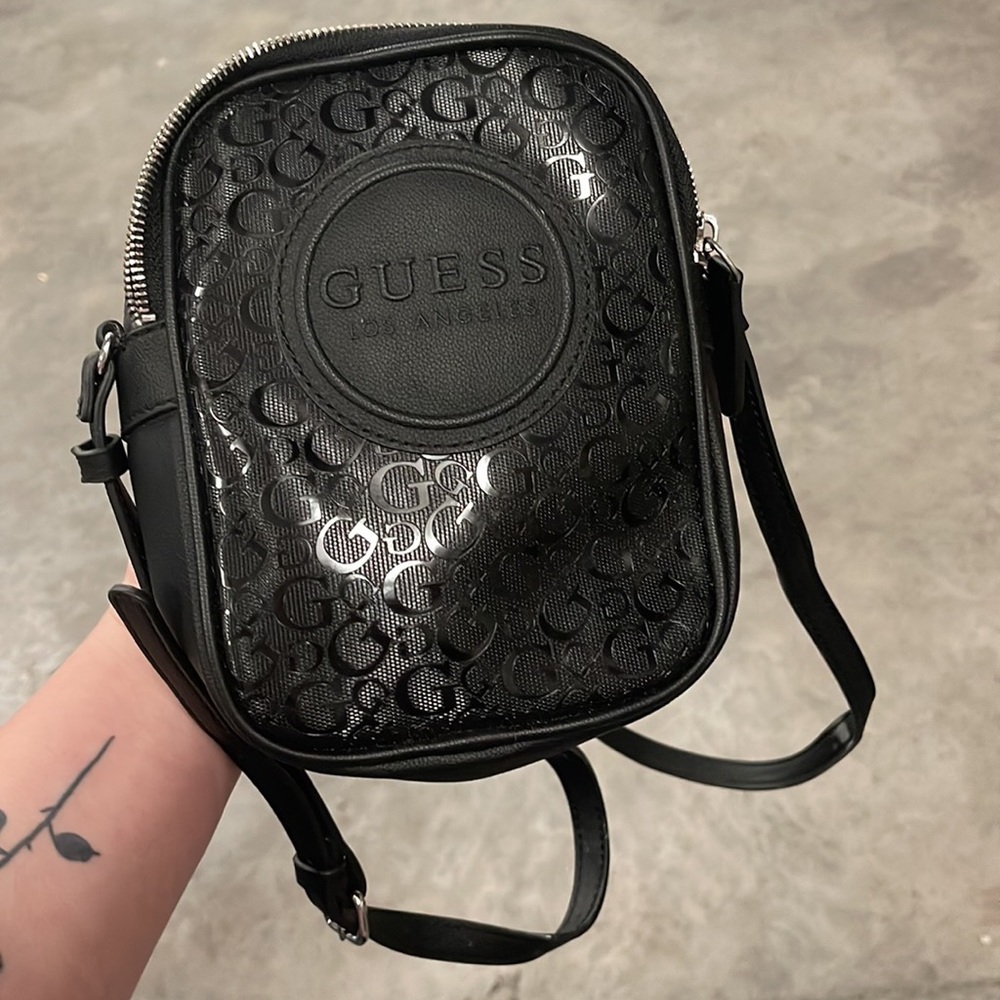 guess off the shoulder bag